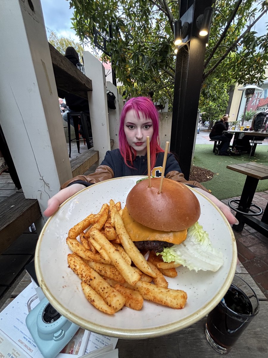 Cass 🩷🧡 tweet media