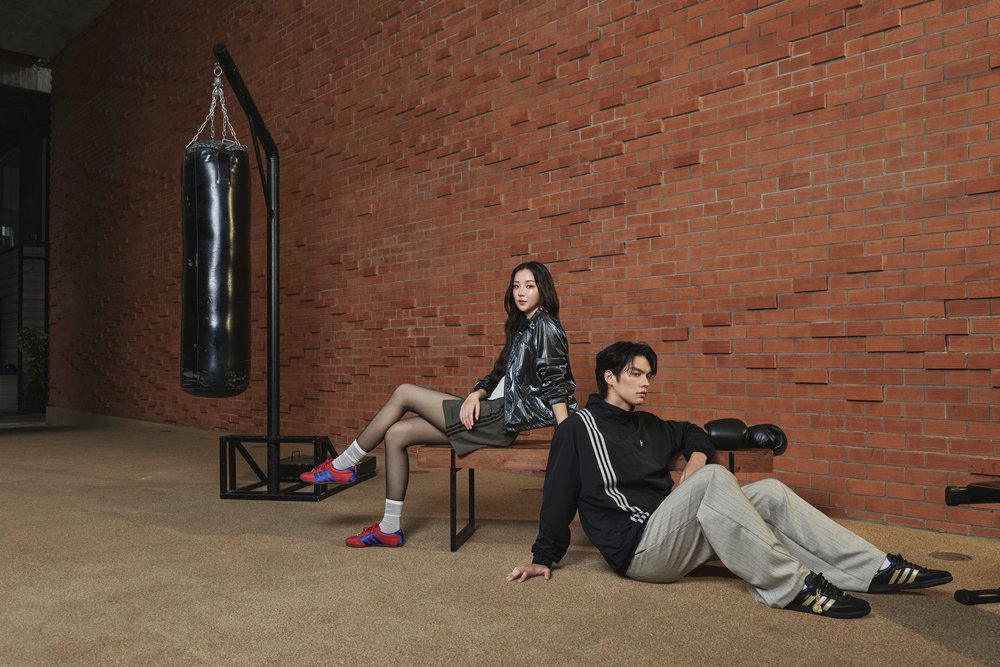 otpc_story's tweet image. &quot;ไบร์ท-ต้าเหนิง&quot; ร่วมเปิดตัวคอลเลกชันพิเศษ FW25 Muay Thai สนีกเกอร์รุ่นลิมิเต็ดจาก ADIDAS ถ่ายทอดจิตวิญญาณมวยไทยสู่สนีกเกอร์ไอคอนิกระดับโลก

#bbrightvc #thanaerngnin
#adidasxBright
#FW25MuayThai
#adidas #adidasthailand

อ่านข่าวเพิ่มเติมได้ที่ web.facebook.com/OneTruthPressC…
