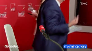 medias_citoyens's tweet photo. SYNDICATS DE RADIO FRANCE : UNE INDIGNATION À GÉOMÉTRIE VARIABLE - Capables de réactions très fermes lorsque Thomas Legrand fait l’apologie de l’utilisation de l’antenne publique à des fins idéologiques devant des responsables socialistes, les syndicats de Radio France se montrent en revanche beaucoup plus discrets quand Jean-Luc Mélenchon adresse un doigt d’honneur, en direct dans le studio de la matinale de France Inter, au journaliste maison Benjamin Duhamel. Une discrétion syndicale qui confine même au silence radio.

Comme quoi, pour obtenir le soutien de ces syndicats ultra-politisés, mieux vaut détourner les antennes du service public au profit de la gauche que simplement faire son travail avec rigueur et ténacité face à l’un de ses représentants les plus véhéments.

NB : Notons que le camarade Nicolas Demorand n’est pas non plus intervenu, au cours de l’interview, pour défendre son acolyte face aux propos insultants tenus par le vieux cacique d’extrême gauche.

@ndemorand