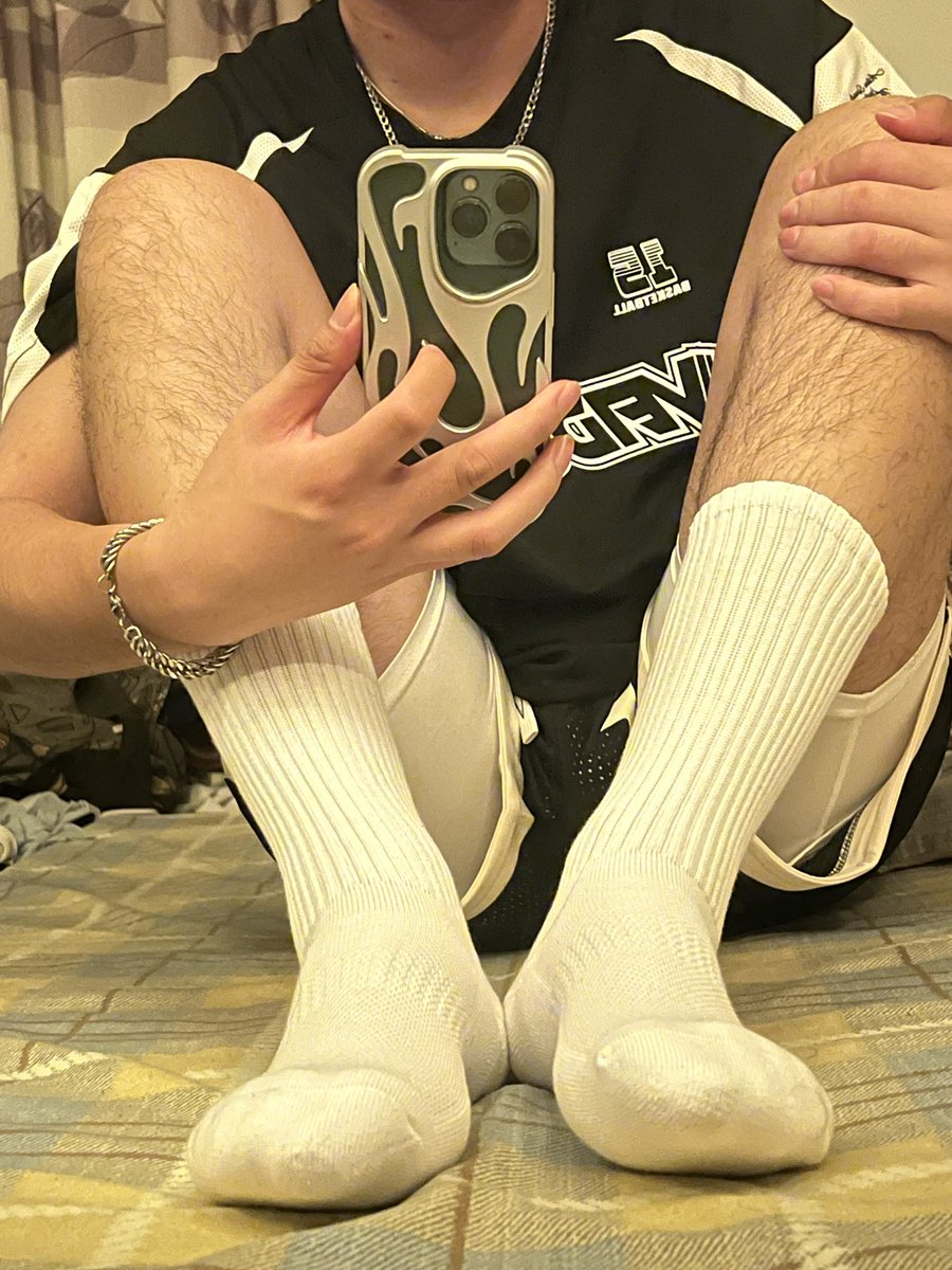 lz030220's tweet photo. #锁m #锁狗 穿的人模狗样的，其实背地里就是戴着锁的小锁狗 https://t.co/Z6cVhoeUqH