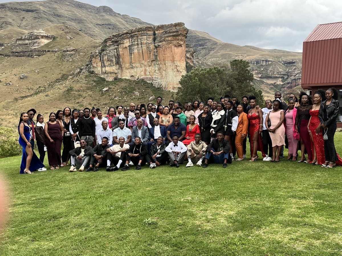 KemisoMo's tweet photo. Great honour delivering keynote real life motivational talk narrating my own story to the matric class of 2025 as they will be embarking on the journey of life after matric. https://t.co/hjy7iN4lj3