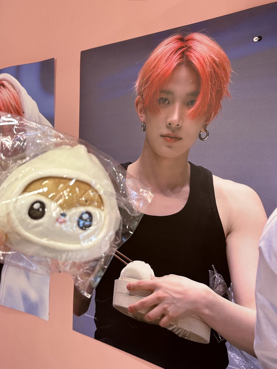 naosdo's tweet image. 만두씅의천사가나에게로 🫣🫣🫣 너무너뮤기뻤어요 😭🫰🫰 그리고사진들이다양해서좋았어요특히희슈마로와털모자희승.. 😌 

#stay_with_heeseung