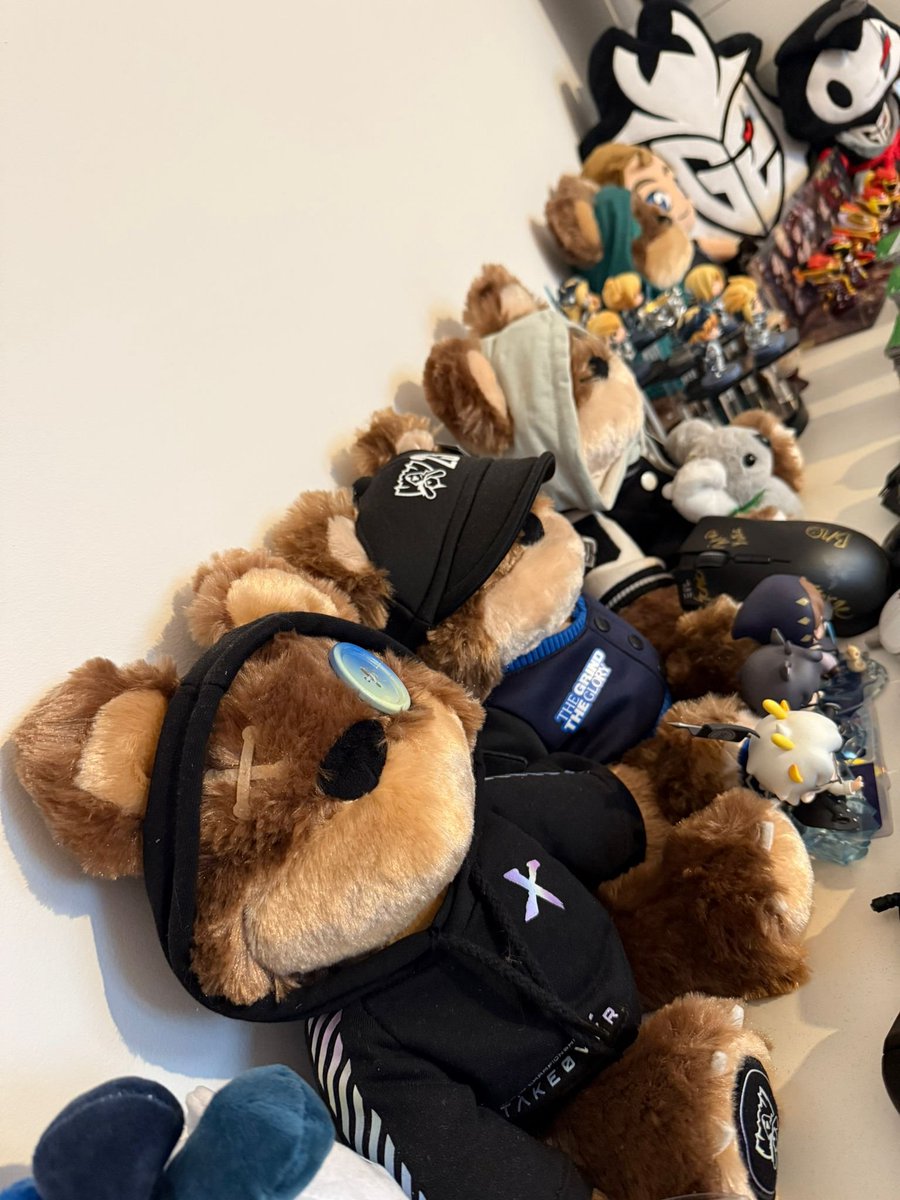 Hey <a href="/drewlevin/">Drew Levin</a> I don't expect a response but figured i'd try. I'm a huge collector of esports collectibles, including many league items. I'm going to be in Chengdu during the world finals and would love help being able to drop buy just to have a chance at buying merchandise.