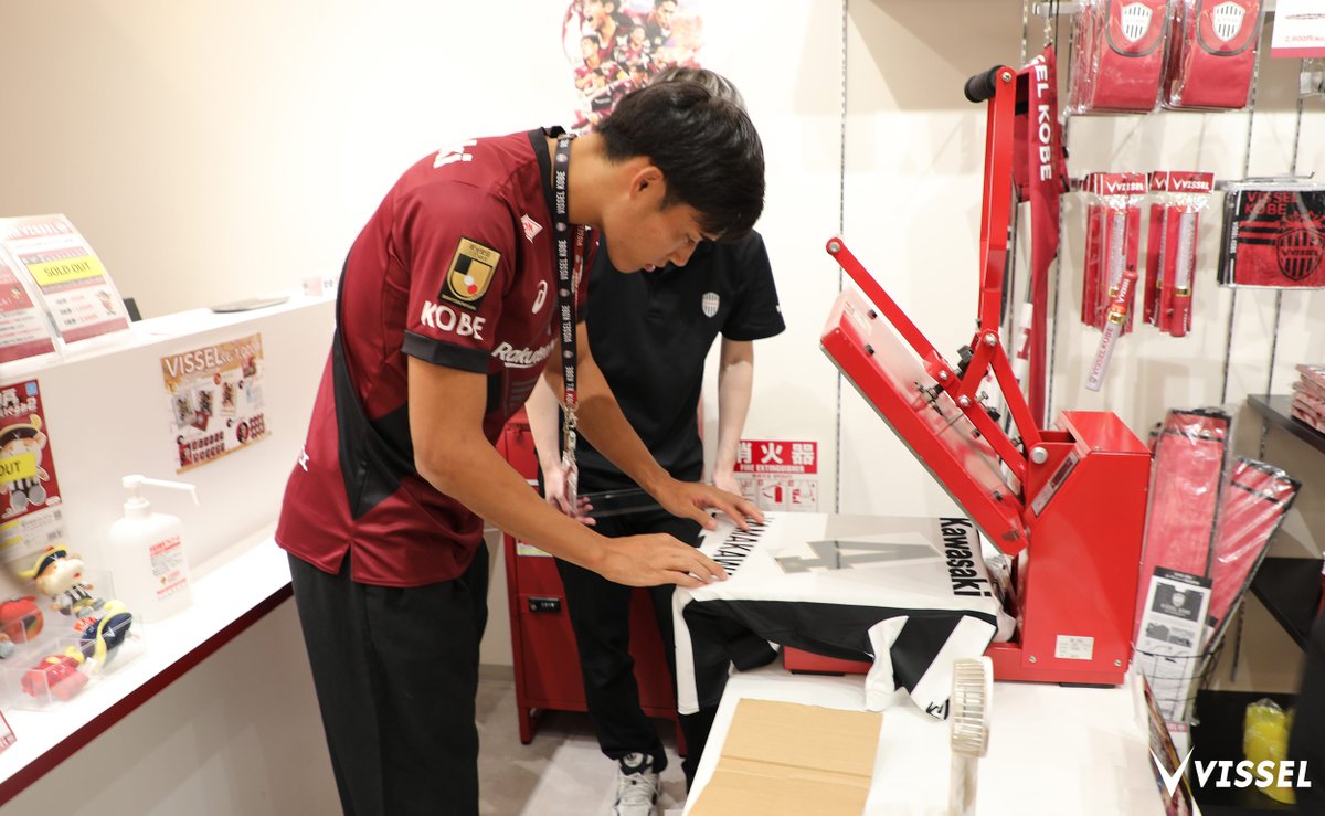 オフィシャルグッズショップTHE VISSELは明日で4周年！㊗️ 4周年を