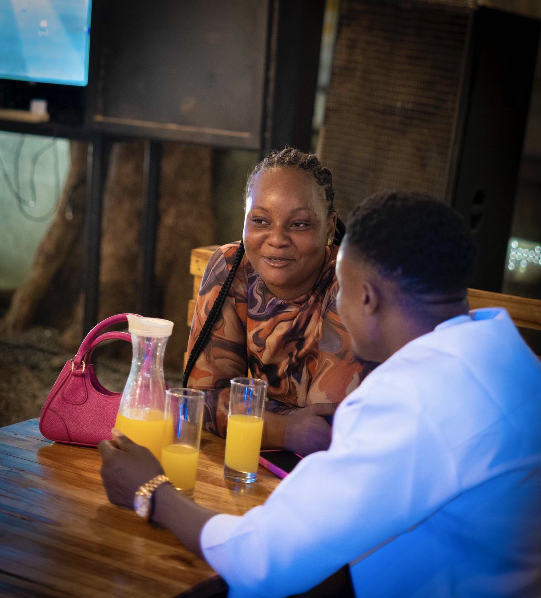 Happy new week Bangees gees!🫂🫂
It’s a new week to relax, vibe, eat and chill at your favorite restaurant in Mosho.

Come in &amp; have a good timeee!❤️