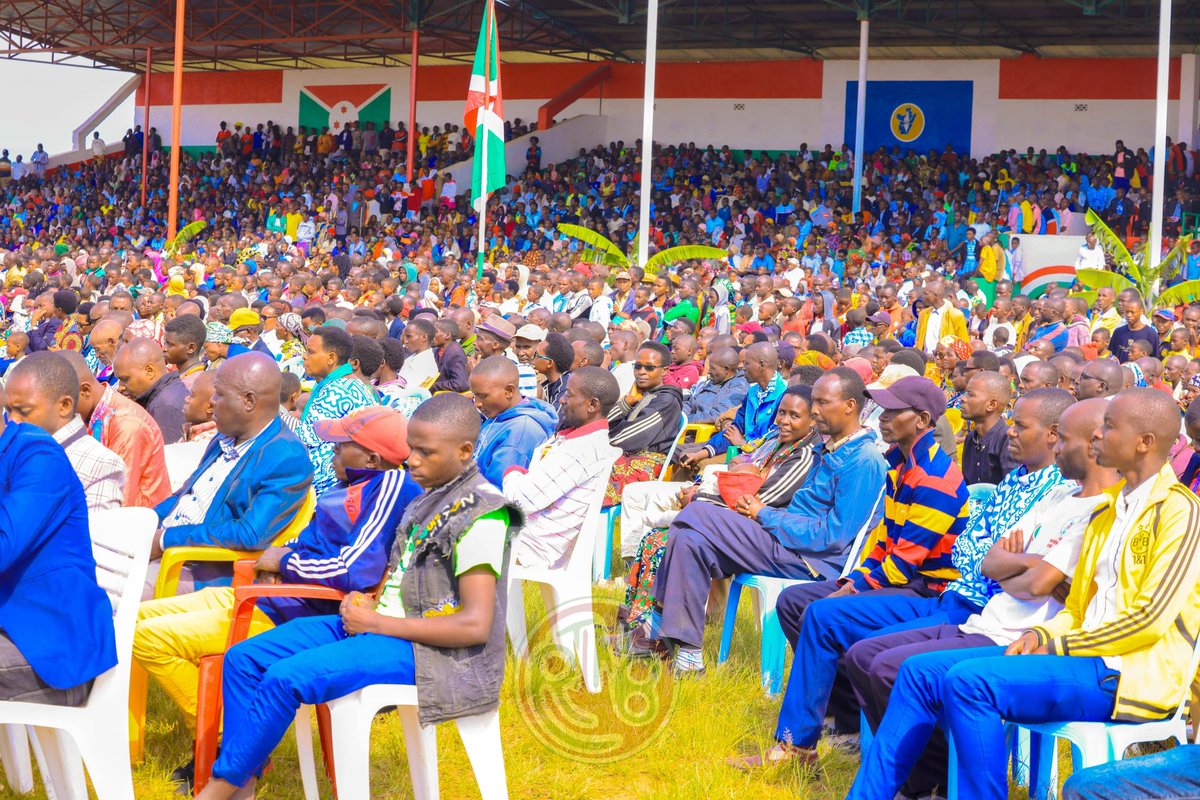 Burundi : Forte mobilisation à Muramvya pour l’accueil du nouvel Administrateur communal

Les habitants de la Commune de Muramvya se sont levés tôt ce matin du 14 octobre 2025 pour se diriger massivement vers le stade Royal de Muramvya, où se tiennent les cérémonies de