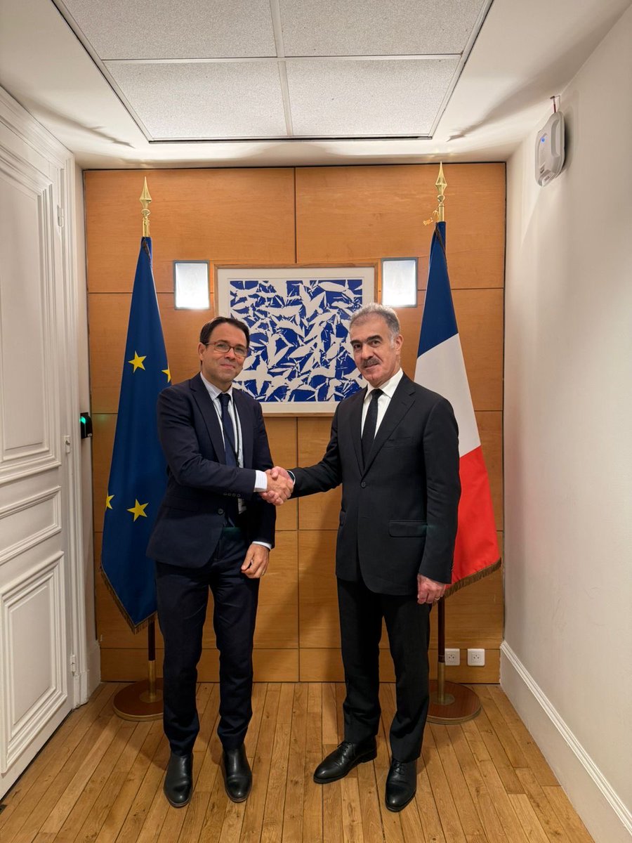 Rencontre au Quai d’Orsay entre Romaric Roignan, Directeur d’Afrique du Nord/Moyen-Orient et <a href="/SafeenDizayee/">Safeen Dizayee</a> chef du département des relations extérieures du #KRG. 
Au programme :sécurité, développement économique et renforcement de la coopération bilatérale. #France #Kurdistan 🇫🇷