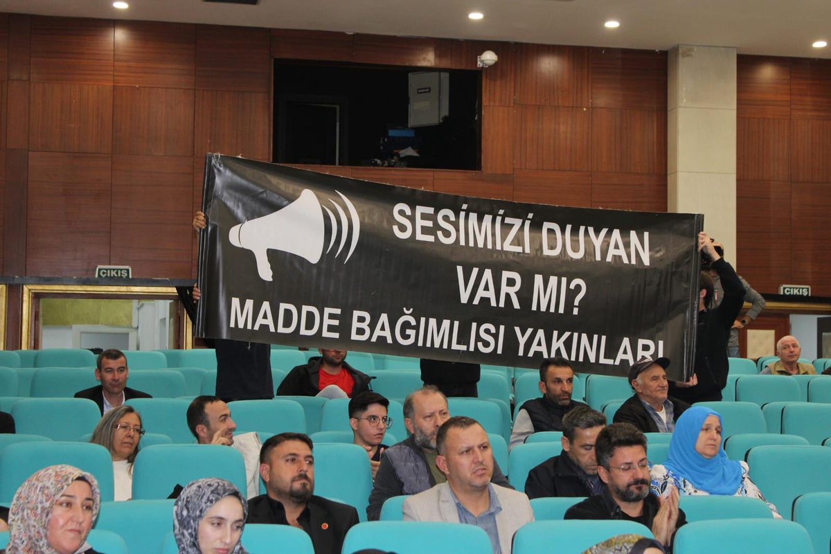 Türkiye’nin aydınlık geleceği, gençlerimizin zihinsel ve bedensel sağlığı üzerine kuruludur. Bu temeli sarsan uyuşturucu, kumar ve çeteleşme tehditlerine karşı bilim ve akılla çözümler üretmek, halkımızı bilinçlendirmek amacıyla düzenlediğimiz “Geleceği Savunmak” serimizin üçüncü