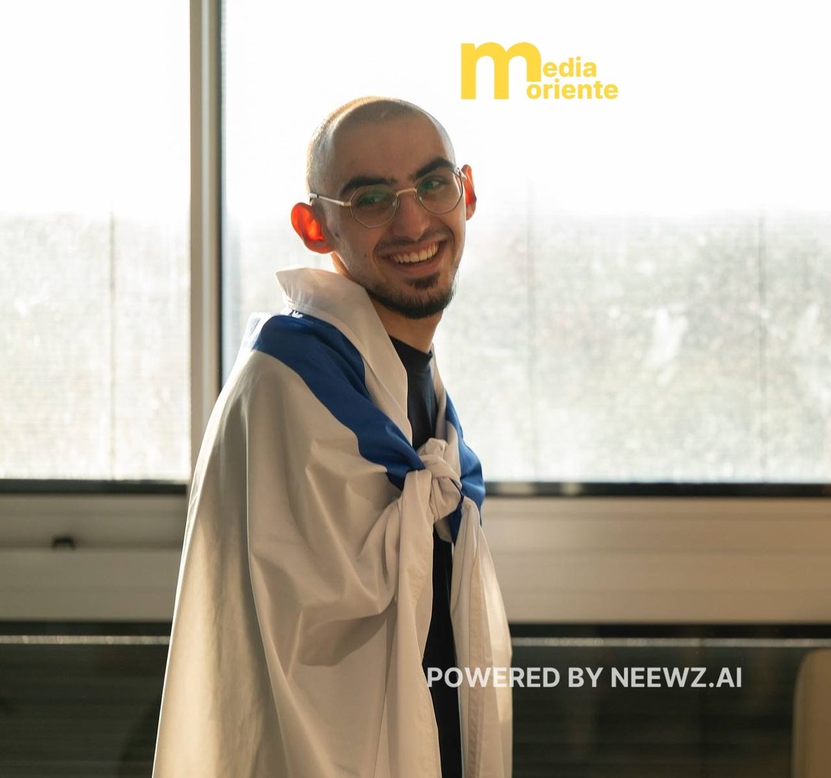 Una sonrisa que lo vale todo: Rom Breslavsky envuelto en la bandera israelí en el Hospital Sheba 💙
