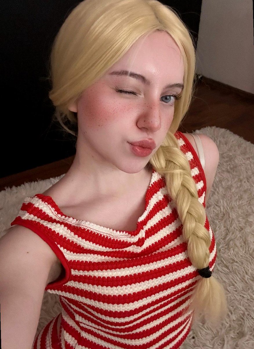 SpzToco's tweet image. group chat drama? pass. nap? yes please.