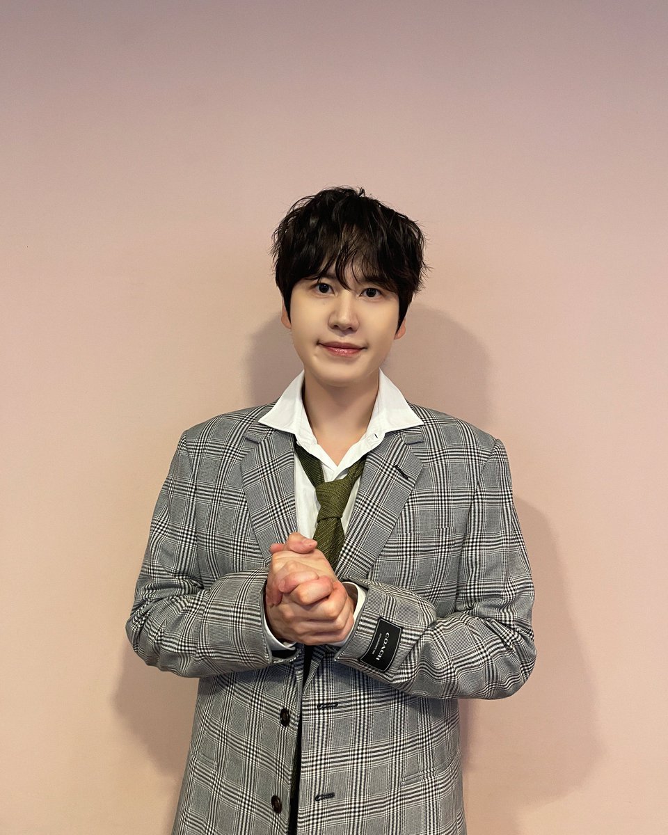 규현과 함께 &lt;싱어게인4&gt; 첫 방송을 기다려요~
잠시 후, 오후 10시 30분! JTBC에서 만나요💙

#규현 #KYUHYUN
#JTBC #싱어게인4