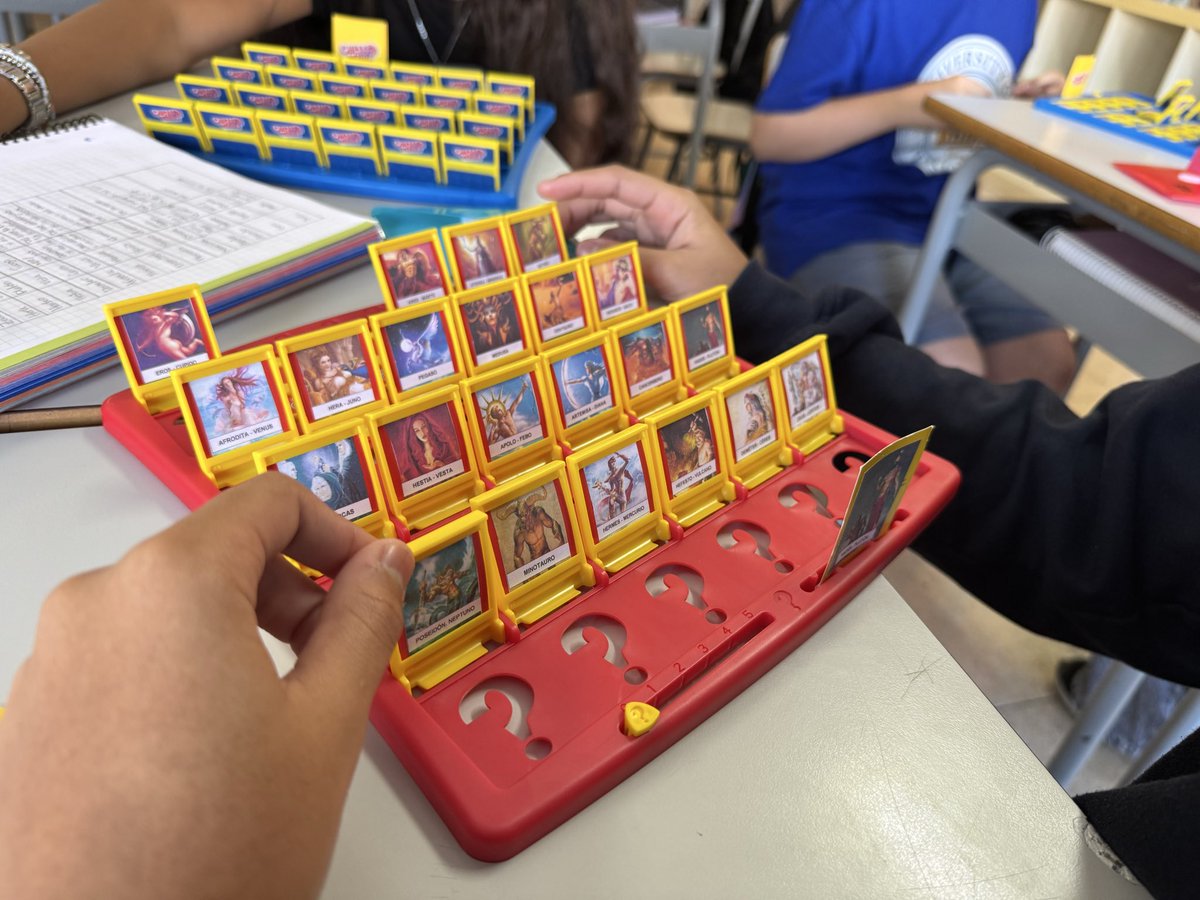 ¿Os hace una partida al quién es quién? Esta edición Mitología siempre triunfa en mi clase de Cultura Clásica. Con este ABJ adaptado consigo que se aprendan todo de manera lúdica y sin casi darse cuenta. Espero que os guste.