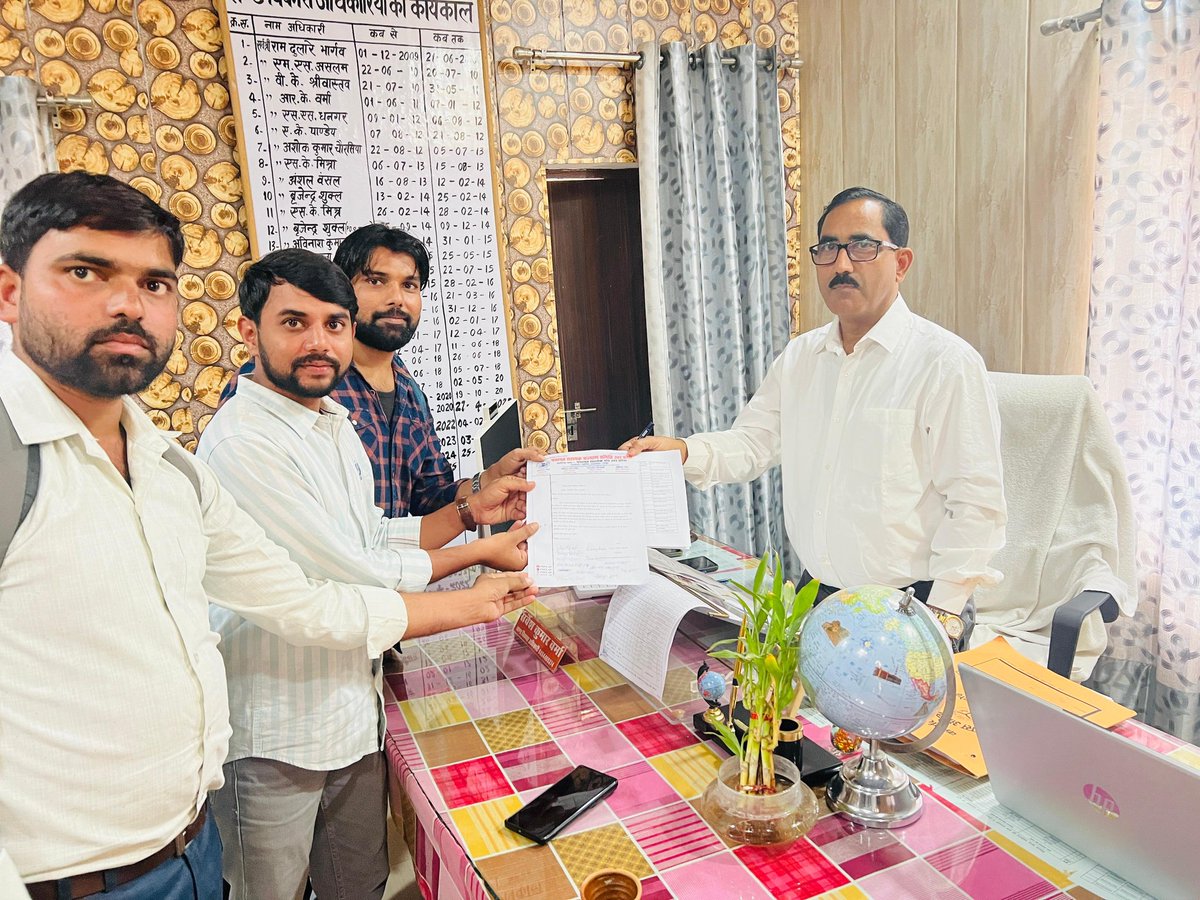 पंचायत सहायक कल्याण समिति जनपद हरदोई जिलाध्यक्ष परवेज आलम व अन्य पंचायत सहायक साथियों द्वारा पंचायत सहायको का मानदेय दिवाली से पूर्व भुगतान करने हेतु खंडविकास अधिकारी को ज्ञापन पत्र सौंपा
#पंचायत_सहायक_कल्याण_समिति
#पंचायत_सहायक_संघ
<a href="/dmhardoi/">DM Hardoi</a> <a href="/CMOfficeUP/">CM Office, GoUP</a> <a href="/oprajbhar/">Om Prakash Rajbhar</a> 
<a href="/yugantar2311/">युगान्तर सिंह (संस्थापक-पंचायत सहायक कल्याण समिति)</a>
