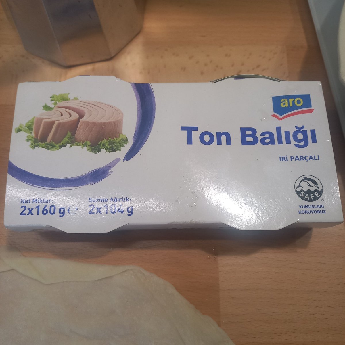 cosentno's tweet photo. Yazan süzme ağırlık 104gr hakikat 77gr bir konservede 26 gr hırsızlık. @MetroTR #metromarket https://t.co/guznIgSrOs