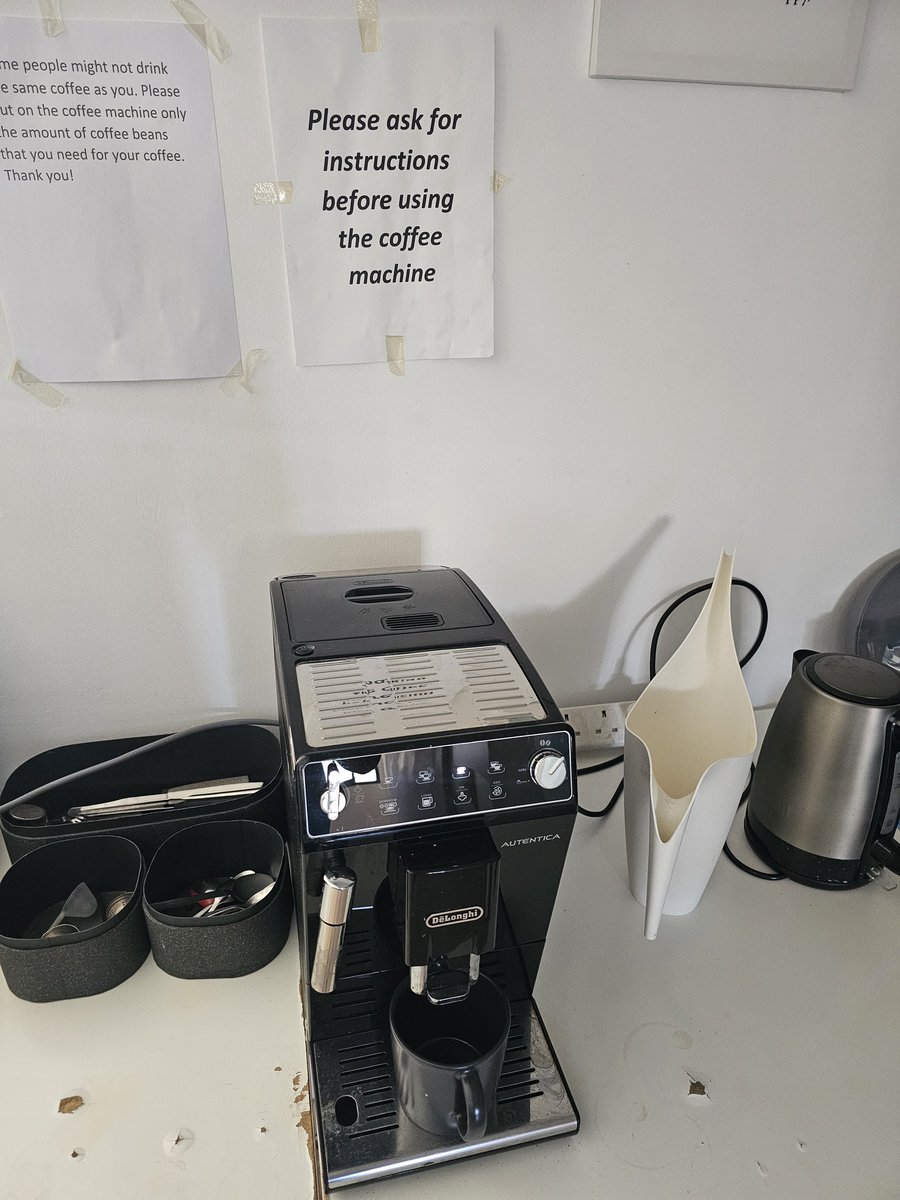 Пытался держаться без кофе... в 2 часа сгодня сдался, башка совсем не соображала. Сделал глоточек и работать сразу начал. Чорт чо делать. Как слезить с него, а то я чет без кофе себя чувствую тупым :( Хоть ежовик заказывай :(