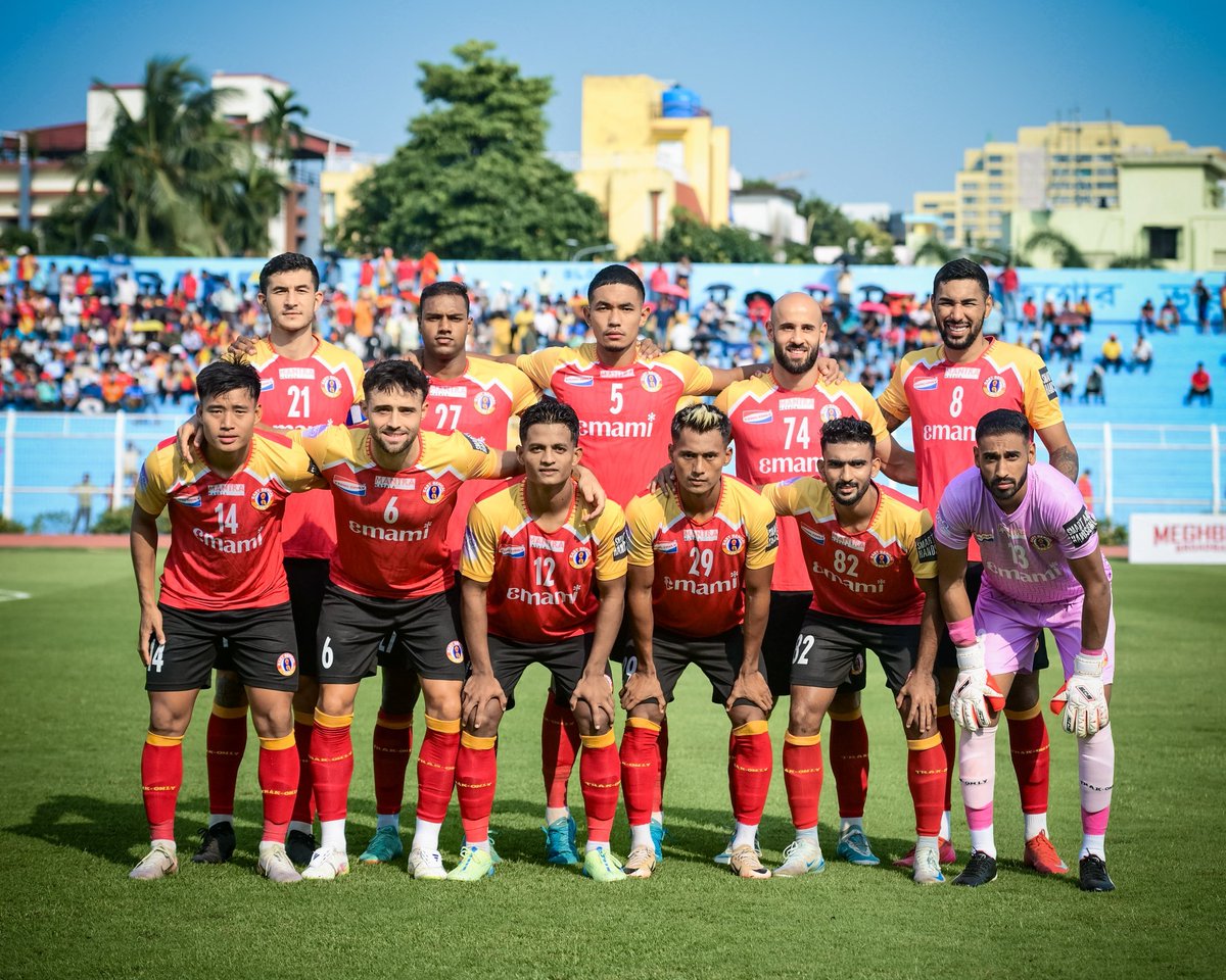 SenguptaShubh's tweet image. Banking on two goals from Basid Rashid and PV Vishnu, East Bengal FC registers a 2-0 win over Namdhari FC and enters the #IFAShield Final for the record 4️⃣1️⃣st time. 

#JoyEastBengal