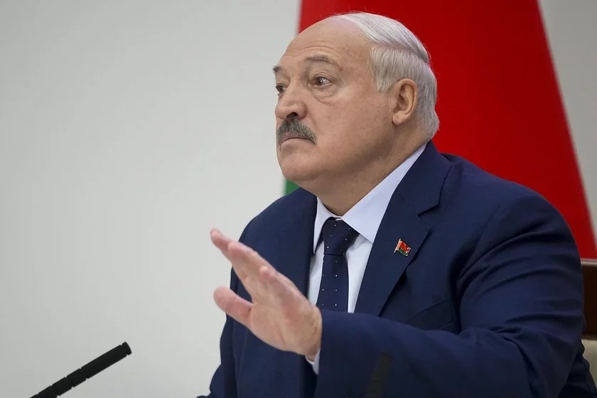 🇧🇾🇺🇸 LUKASHENKO: “WE’RE READY FOR A BIG DEAL WITH THE U.S.”

Belarus says it’s open to striking a “big deal” with Washington, but only if its own interests aren’t left out.

Belarus President Alexander Lukashenko praised talks with Trump’s envoys and said Minsk could make the
