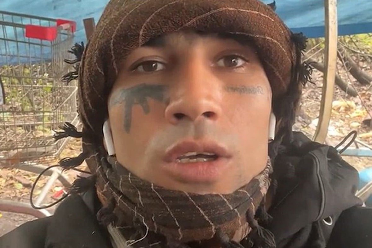 Lee Patriot Hood tweet media