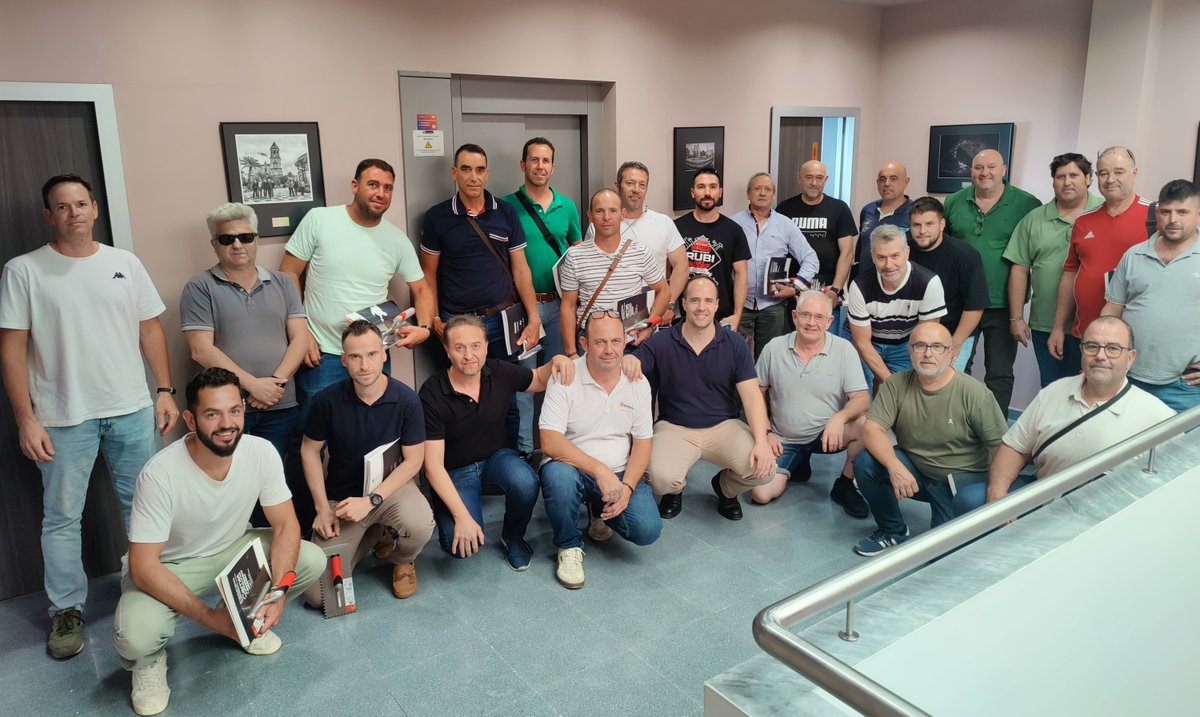 Proalso's tweet image. Formación y acreditación Carnet Profesional Alicatador Solador #UNE138002 en Mancha Real. Día de formación continua y desarrollo profesional con un grupo de grandes profesionales de Jaen, Granada y Córdoba. Y sobre todo gracias a Comercial Cobo Pulido por su ayuda y colaboración.