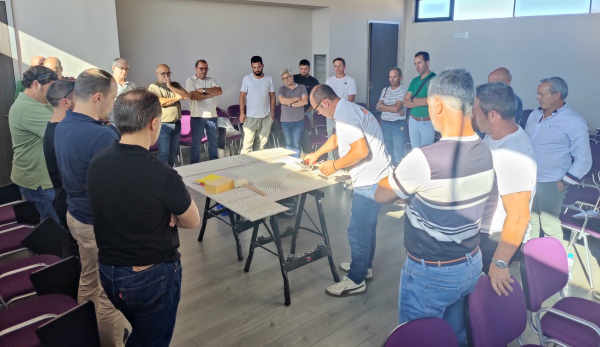 Proalso's tweet image. Formación y acreditación Carnet Profesional Alicatador Solador #UNE138002 en Mancha Real. Día de formación continua y desarrollo profesional con un grupo de grandes profesionales de Jaen, Granada y Córdoba. Y sobre todo gracias a Comercial Cobo Pulido por su ayuda y colaboración.