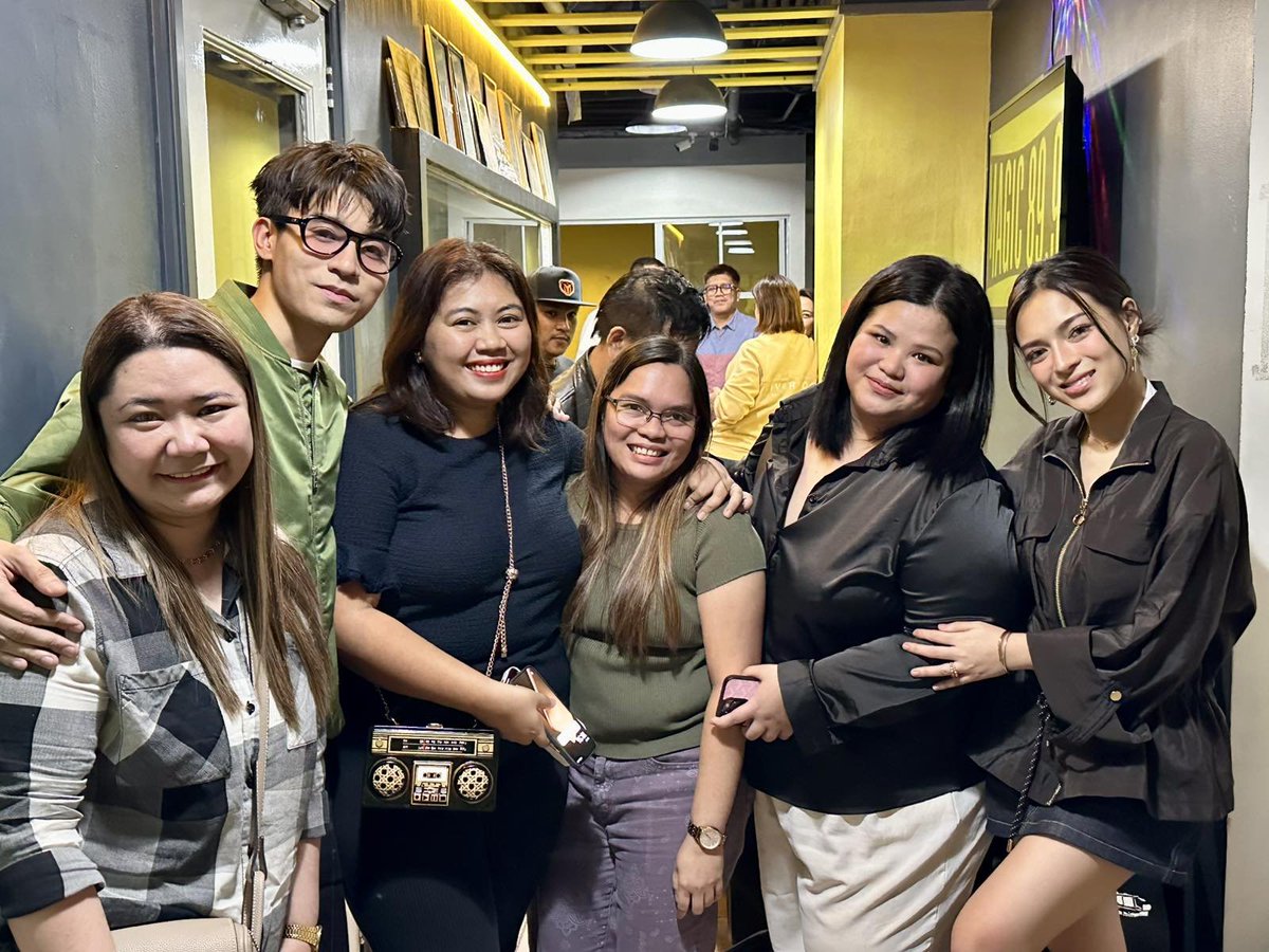 nangnongs_ofc's tweet photo. One thing about MikBrent: they never fail to make their fans feel seen, loved, and appreciated. ✨

To more heartfelt moments and fun conversations — can’t wait to see you again soon!

@mikslmnc @brentymanalo

WHAT IF TAYO RADIO TOUR 
#ChicHappensMikBrent
#MikBrent #MikaSalamanca #BrentManalo

— NangNongs of MikBrent 💳