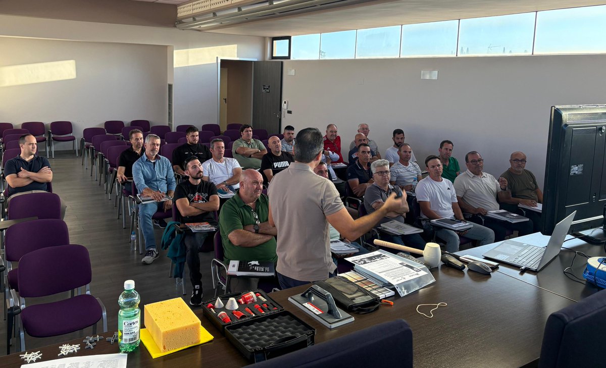 Proalso's tweet image. Formación y acreditación Carnet Profesional Alicatador Solador #UNE138002 en Mancha Real. Día de formación continua y desarrollo profesional con un grupo de grandes profesionales de Jaen, Granada y Córdoba. Y sobre todo gracias a Comercial Cobo Pulido por su ayuda y colaboración.
