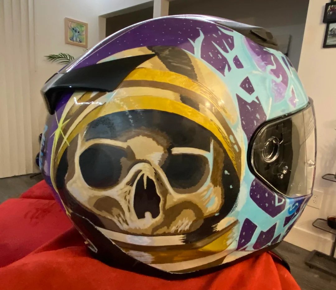 CS2Grove's tweet image. Reddit User paints friend Counter-Strike themed motorbike helmet! The design features half M4A4 -Desolate Space and AK-47 Nightwish! 

This looks crazy good!

via therealchengarang on Reddit