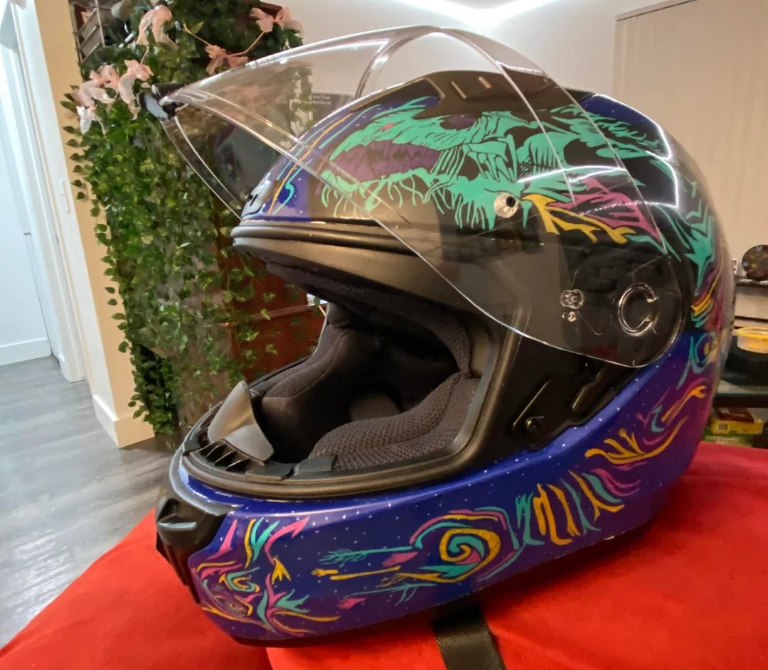 CS2Grove's tweet image. Reddit User paints friend Counter-Strike themed motorbike helmet! The design features half M4A4 -Desolate Space and AK-47 Nightwish! 

This looks crazy good!

via therealchengarang on Reddit