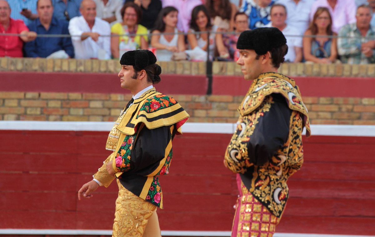 Que la verdad surja a partir de la inspiración y el alma, o que el concepto surja únicamente a partir de los cojones, es la diferencia, para mí, entre que la verdad sea verdad, o que la verdad sea riesgo. Ambas con un mérito irracional.

La diferenciación del Toreo.