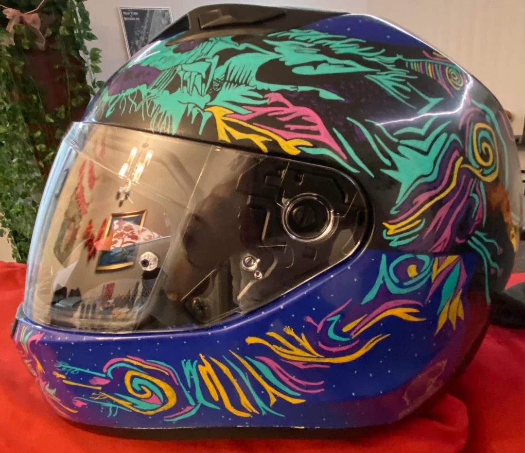 CS2Grove's tweet image. Reddit User paints friend Counter-Strike themed motorbike helmet! The design features half M4A4 -Desolate Space and AK-47 Nightwish! 

This looks crazy good!

via therealchengarang on Reddit