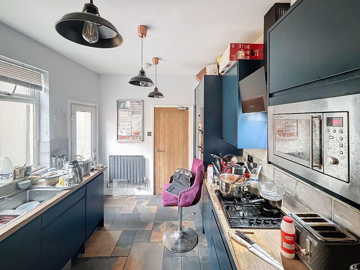 New to market - 6 Bed Double Room, St Lukes Street, Stoke-on-Trent, st1 3pz, £500pcm. View details: wardsproperty.co.uk/propertydet.as…