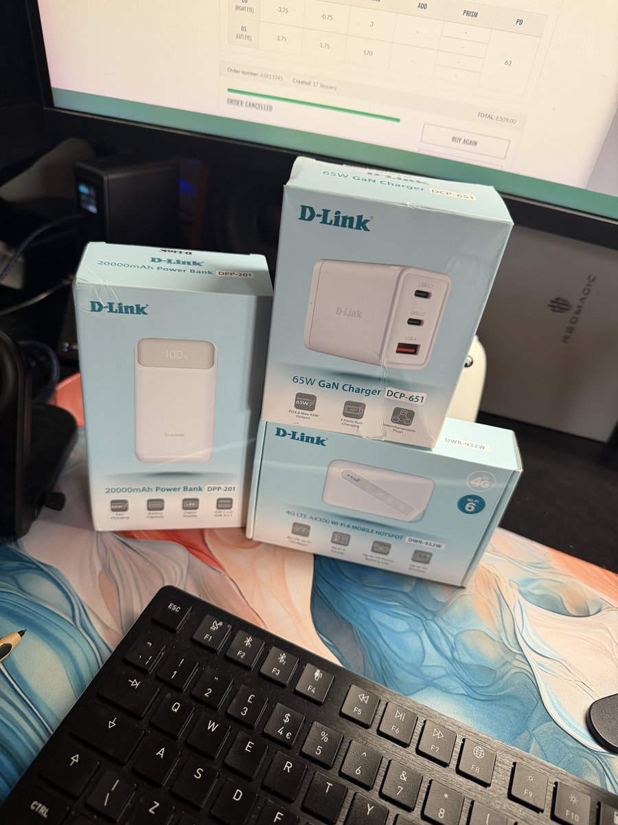 TechJamo's tweet image. Cheeky Review Care Package from the Guys at @DLink_UK ❤️

Looks like they&apos;re dipping into the Travel Tech Game 💯
