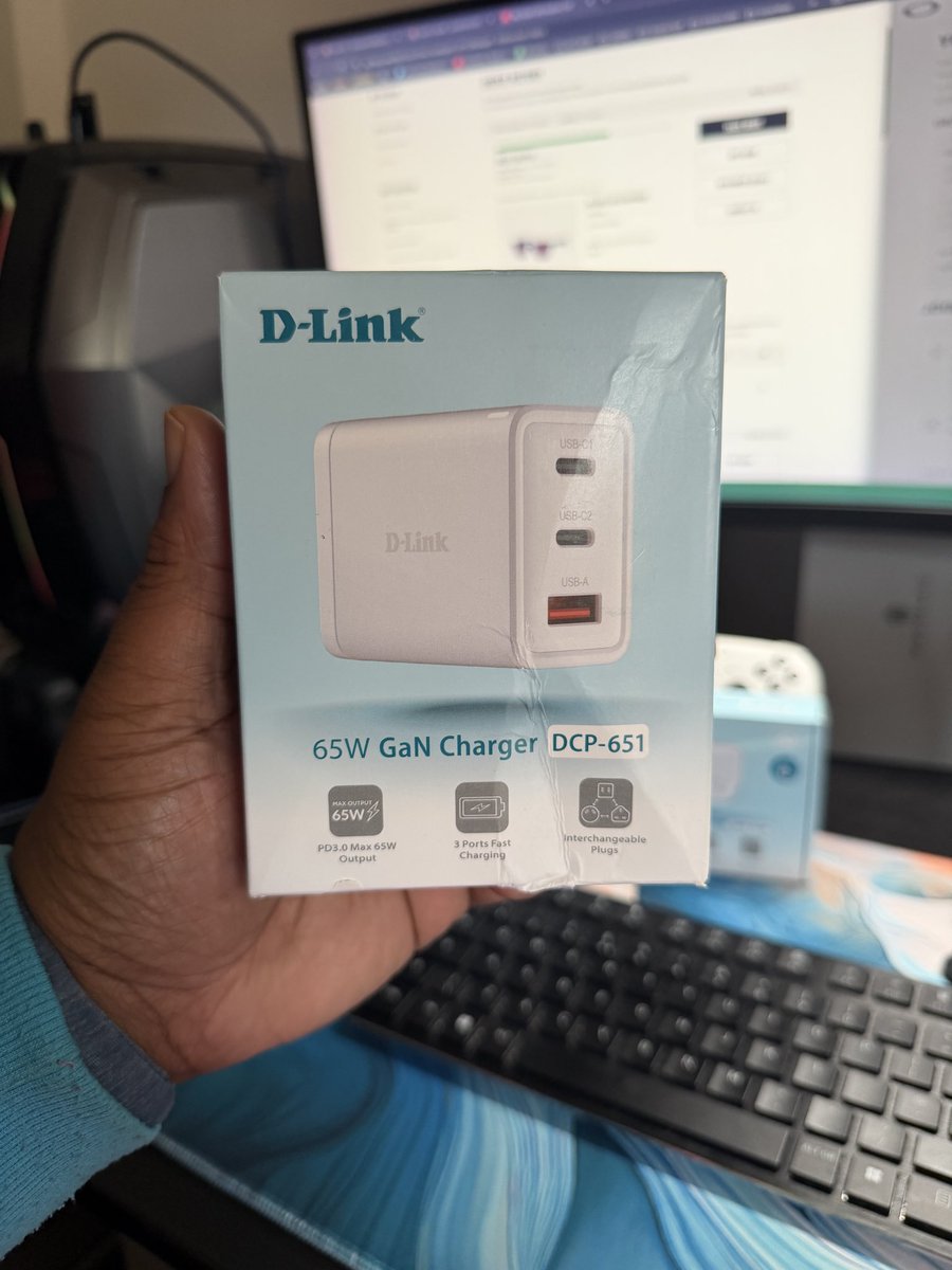 TechJamo's tweet image. Cheeky Review Care Package from the Guys at @DLink_UK ❤️

Looks like they&apos;re dipping into the Travel Tech Game 💯