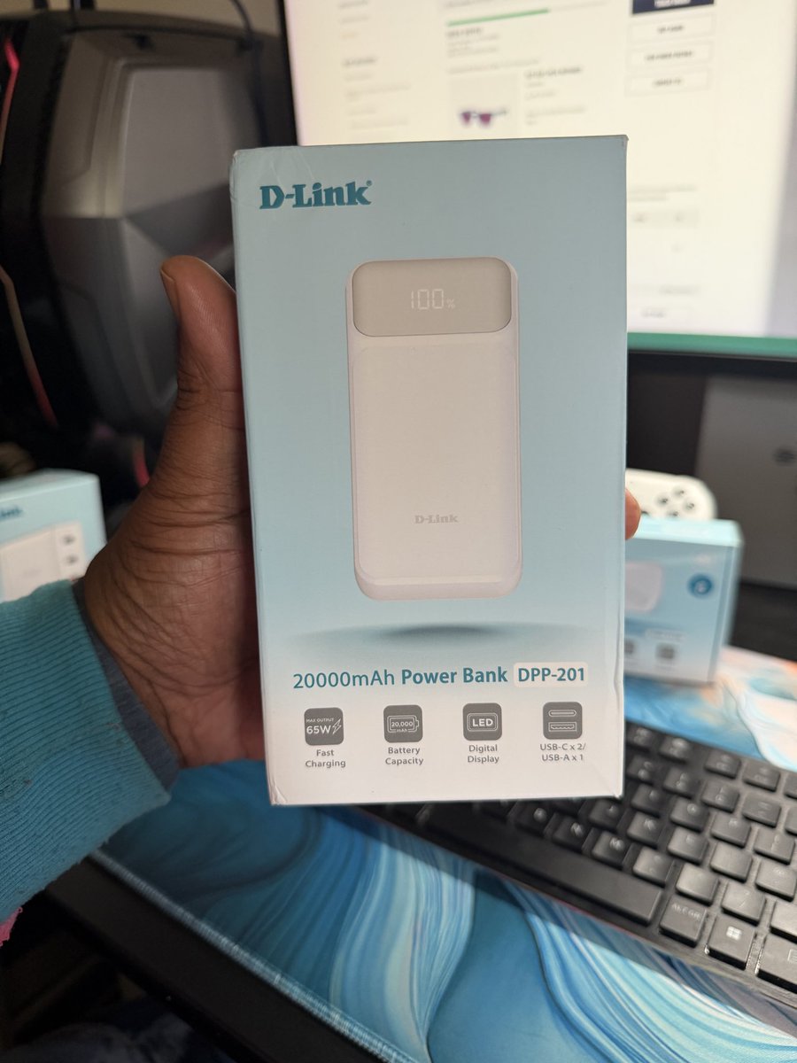 TechJamo's tweet image. Cheeky Review Care Package from the Guys at @DLink_UK ❤️

Looks like they&apos;re dipping into the Travel Tech Game 💯