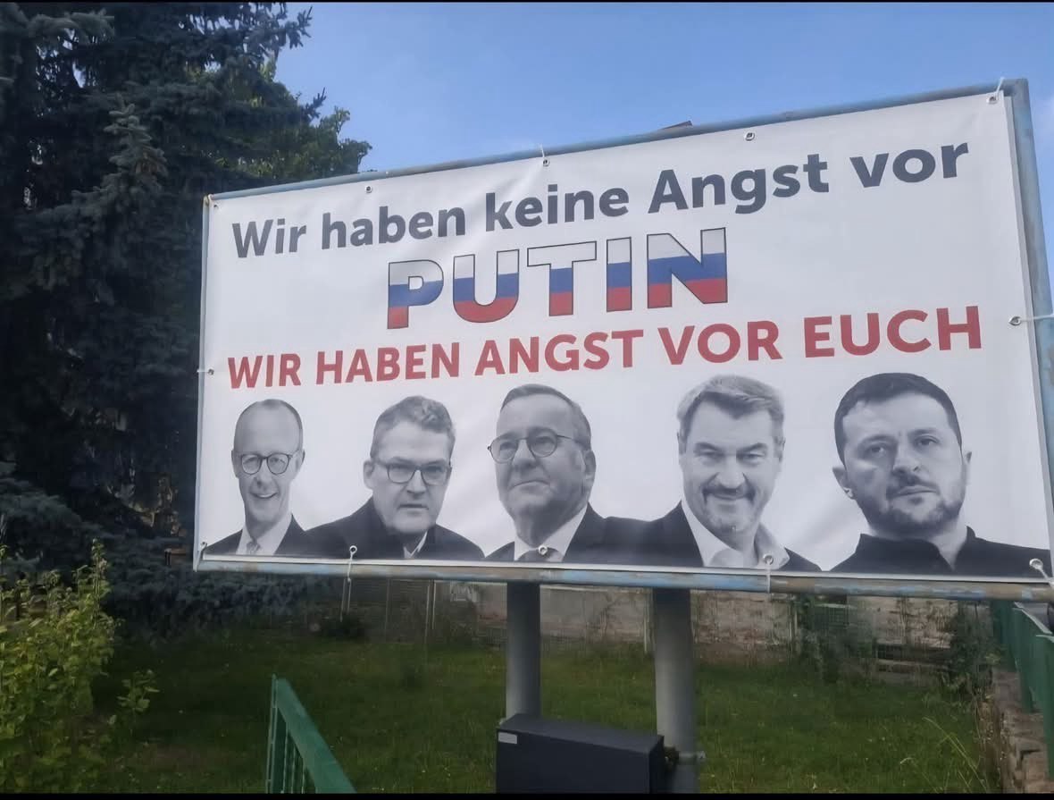 "Wir haben keine Angst vor Putin 🇷🇺: Wir haben Angst vor euch!"

Ein starkes Plakat, was in Zeitz (Sachsen-Anhalt) von einem mutigen Bürger auf seinem Grundstück präsentiert wird. Die Mainstream-Presse schäumt, doch in Russland wird unsere Friedensbotschaft mit großer Freude