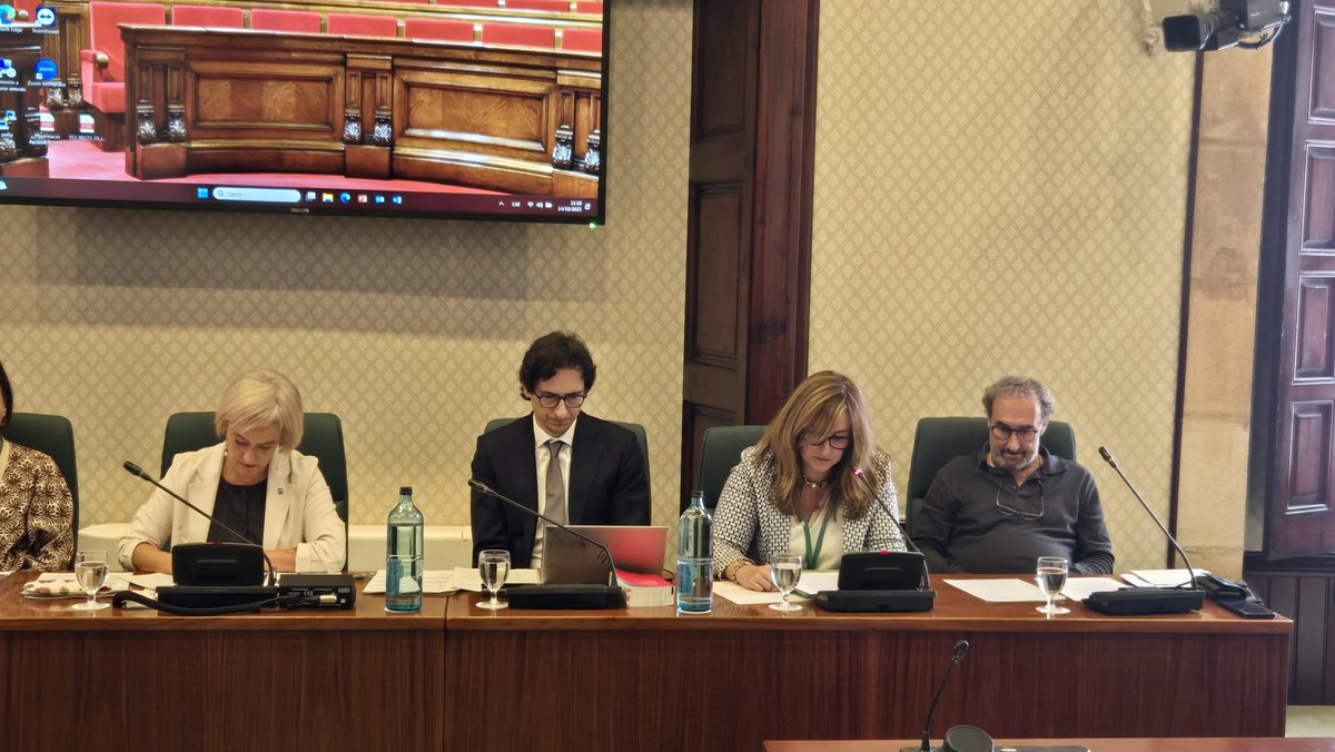 També han comparegut al <a href="/parlamentcat/">Parlament de Catalunya</a> el director de la <a href="/LaSalleComtal/">La Salle Comtal</a>, Ernest Casaponsa, la directora de l’escola d’educació especial <a href="/EENSMONTSERRAT/">FEP NS Montserrat EE</a>, Laia Berlanga, i la directora <a href="/AmordeDeuSAB/">Col·legi Amor de Déu</a>, Esther González, per exposar la situació límit que viuen les seves escoles.  
⚠️