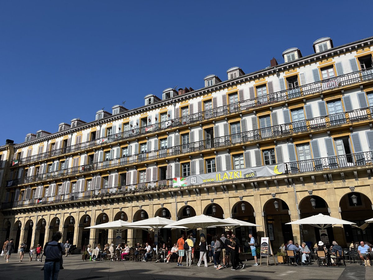 Croquetas and peppers in Plaza de la Constitución
#sansebastian