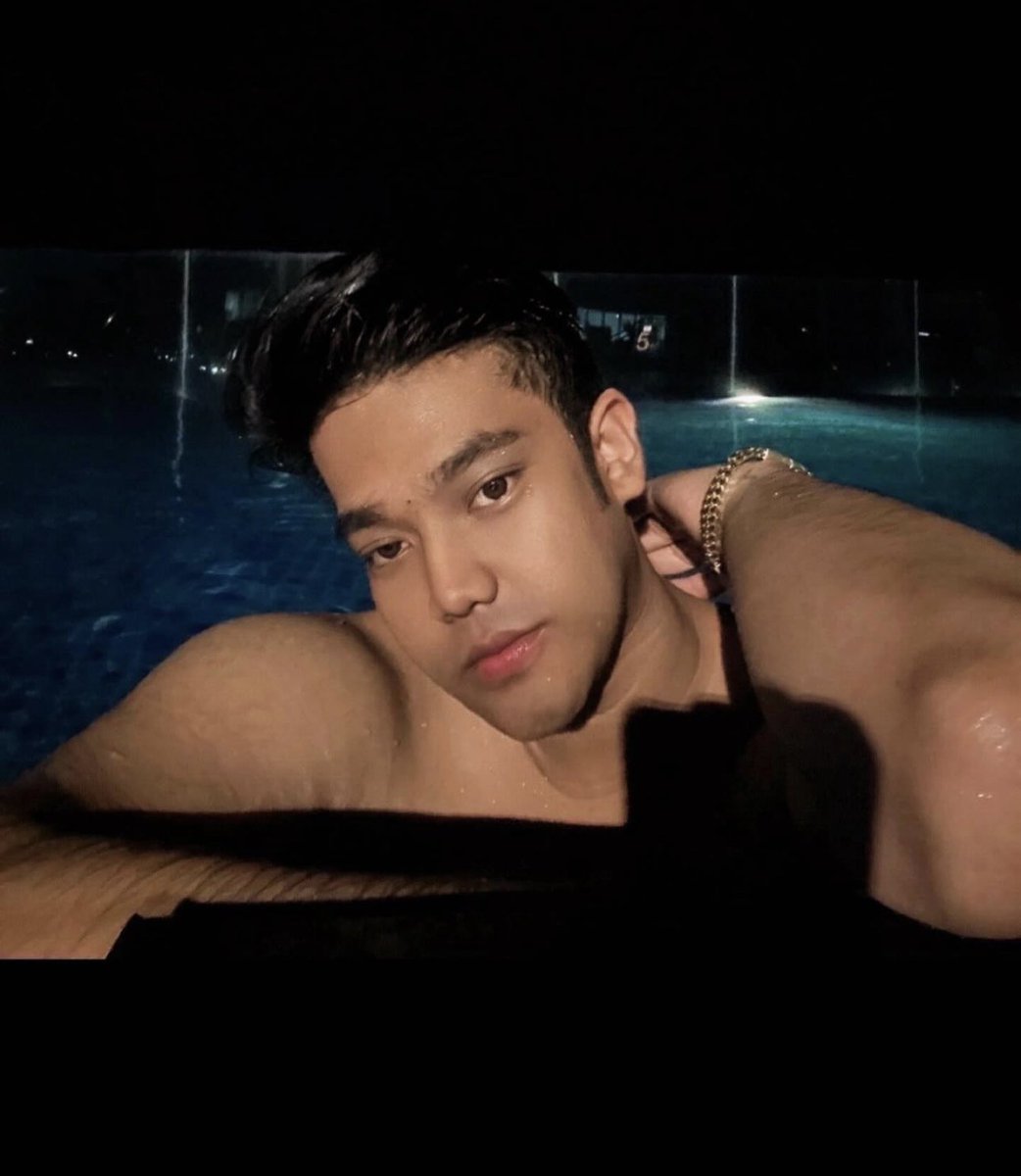 superjohnrey's tweet photo. Night swimming deserves a quiet night 🦇 https://t.co/tOODEOu36b