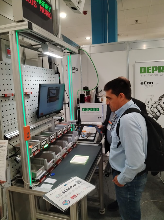 CifpDe's tweet image. 🌍🔧 #SEMPRO en Electrosub (Budapest, 8–9 oct). &amp;gt;35 expositores de electrónica y sistemas embebidos. Presentamos SEMPro y exploramos colaboraciones para la industria 5.0. Temas: IoT, malla/LoRa, energía, medición, robótica, 3D e IA. + Jornada con CIFP Emilio Campuzano.