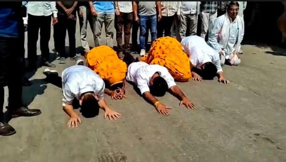 Offering humble obeisance to the goddess-like populace of Anta on behalf of the entire family.!

Accepting this prostration as an offering at your feet, please bestow your blessings upon me in the election.!
