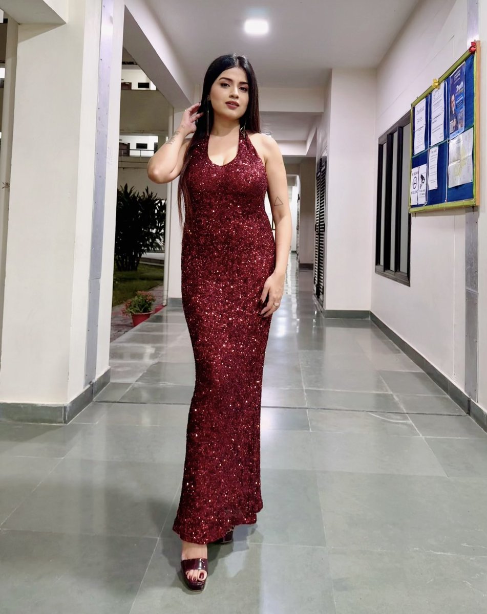 thenidhii's tweet image. Thank you IIT Kanpur for inviting me to Antaragini as a judge for the fashion shows. It was an honour to be here 😇❤️