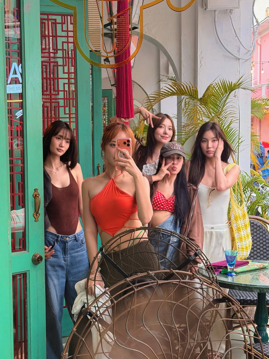 namtanemi's tweet image. I LOVE WOMEN 

#ciizezphr #kapookphat #Janhae #piployRR #Jingjingyu