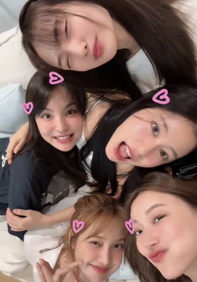 namtanemi's tweet image. I LOVE WOMEN 

#ciizezphr #kapookphat #Janhae #piployRR #Jingjingyu