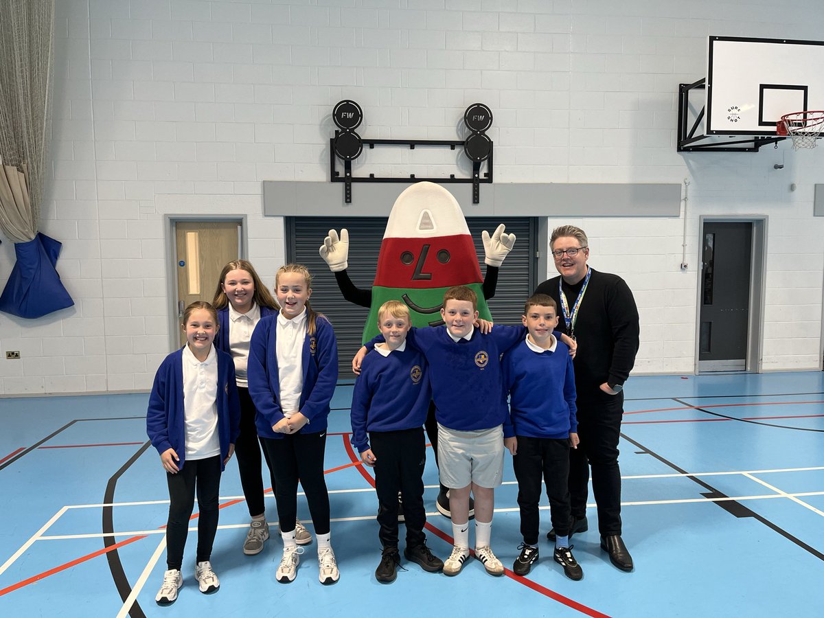 Joio yn y Jambori! Some children from year 5 &amp; 6 had the privilege of visiting the Jambori. Our friend Martin led proceedings again, but it was a bittersweet moment as it was Martin’s last Jambori and he’s been doing it since 1991. Ymddeoliad hapus i ti <a href="/UrddCymoedd/">Urdd Cymoedd</a>