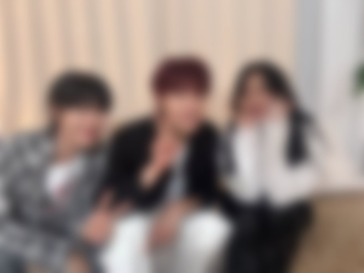 방가방가 채연이🙋🏻‍♀️
EP.22초대손님 HINT✨
🪐🔭🛰️🛸🎸🎤

멋쮜게 컴백한 제 찐친 그리고 친구 형아를 모셨습니다..!  
그룹 탄생 일화부터 수줍고도 순수한 과거폭로까지!!  
매.력.이.아.주.넘.치.는.두.분.때.문.에
헤어나오는 출구를 잃어버렸어요 
(친구가 시킨 멘트 전혀 아닙니다) 
원초적인 두