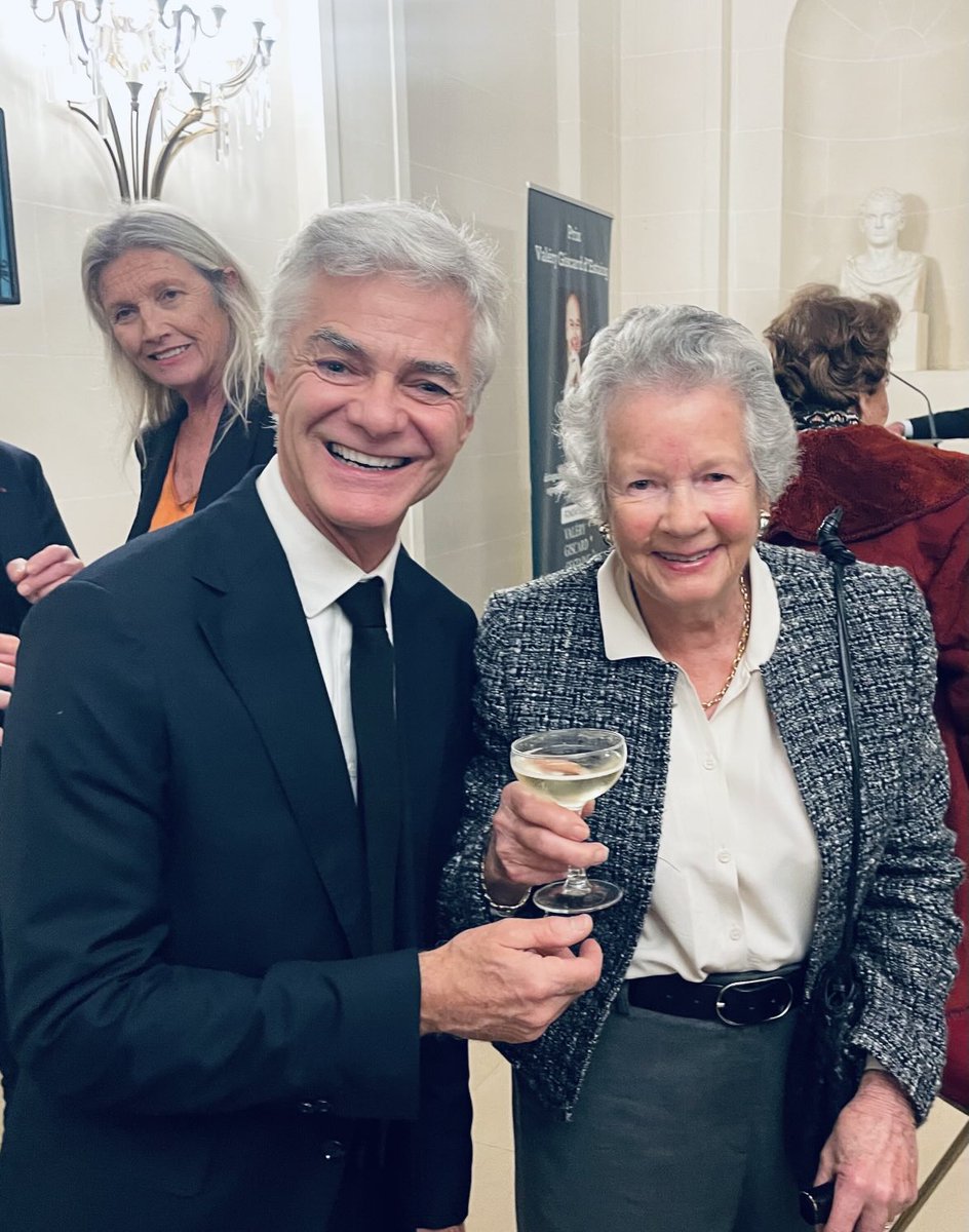 Hier au Sénat: Madame Anne-Aymone Giscard d’Estaing, ex-Première dame de France. Les années 70 « les Seventies » sont des années plébiscitées par les Français. L’optimisme dominait dans la société Française. L’émission réalisée avec elle a été un succès ⁦<a href="/Fondation_VGE/">Fondation Valéry Giscard d'Estaing</a>⁩