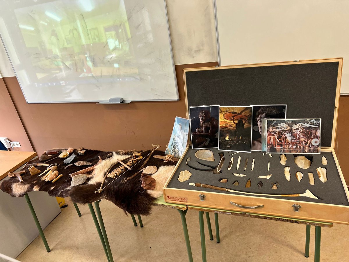 👨‍🏫👩‍🏫¡Profes! El Parque y <a href="/CARTitoBustillo/">Centro Tito Bustillo</a> tienen una 🧳maleta viajera para adentrarse en la Prehistoria con los escolares de una forma didáctica, con réplicas de útiles que utilizaban nuestros antepasados. 

🔎Conoce las opciones para utilizarla en tinyurl.com/24lmlqg6