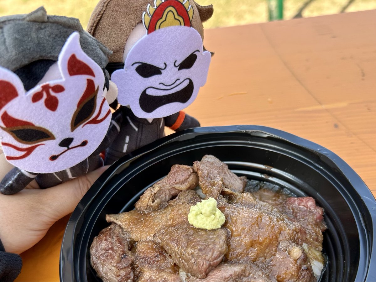 gaw_maruu's tweet photo. ファンミとミニラの空いた時間に近くのあさの汐風公園で行われてた食肉祭へ🍖
にくーーー美味しかった☺️
あぎょたんときっつん連れて行きましたわ https://t.co/om2UaUXJTN