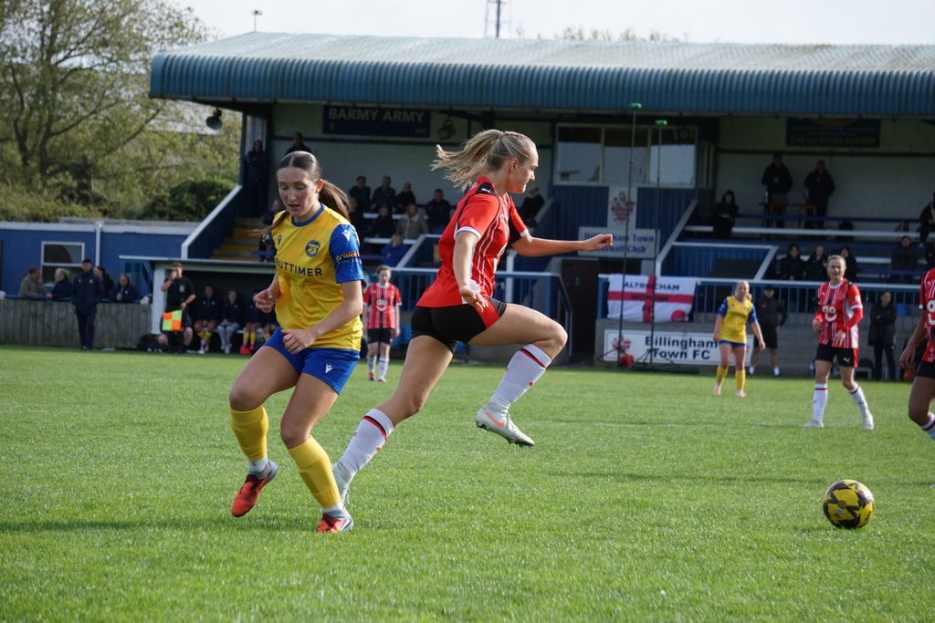 AltrinchamFCW's tweet photo. Holding the line, breaking the limits👊 

#WeAreAlty #DefensiveDuo #AltrinchamFC
@shots_byfreya https://t.co/zniukMBuhy