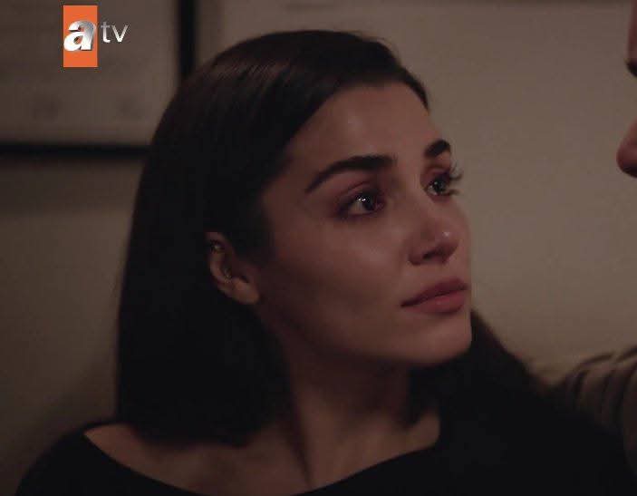 p8Z7zQq's tweet photo. بموت الحلقة دموع 🥹🥹🥹🥹🥹🥹
كسرت قلبي وهي توصيه كيف يتصرف بعد موتها 💔💔💔💔💔
تمثيل هاندا واصل أعلى مراحل المشاعر
#AşkveGözyaşı
#HandeErçel 
#BarışArduç https://t.co/Pn707hIifA